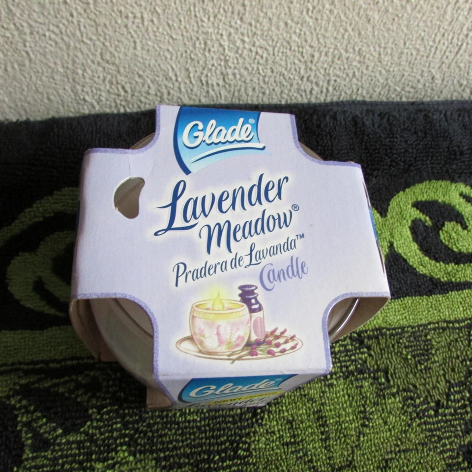 New. 2005 Glade Scents, Scented Candle. Lavender. 1996 Pine. Candles in a Jar - Image 2 of 3