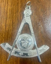 Past master  compass and quadrant silver finish jewel