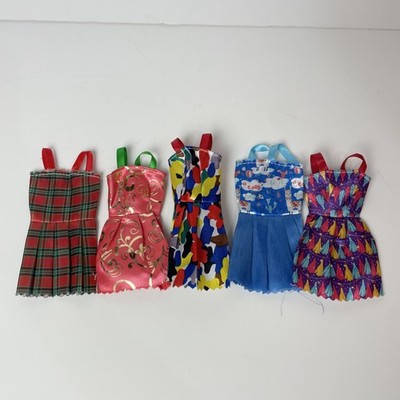 5x Handarbeit Puppenkleider Funky Retro Konvolut