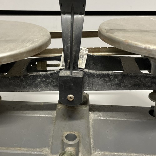 VINTAGE OHAUS HARVARD TRIPLE BALANCE Beam SCALES 2kg Capacity 5lb, 2kg/5lb Red - Picture 17 of 24