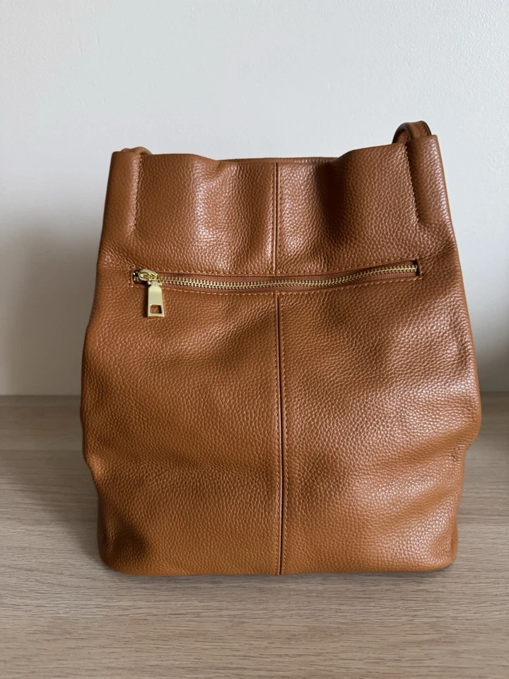 Bolso de hombro de cuero marrón Kattee Foto 2 de 4