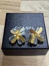 Vintage  Chanel Lucky Four Leaf Clover clip-on earrings With CC Logo Gold Tone