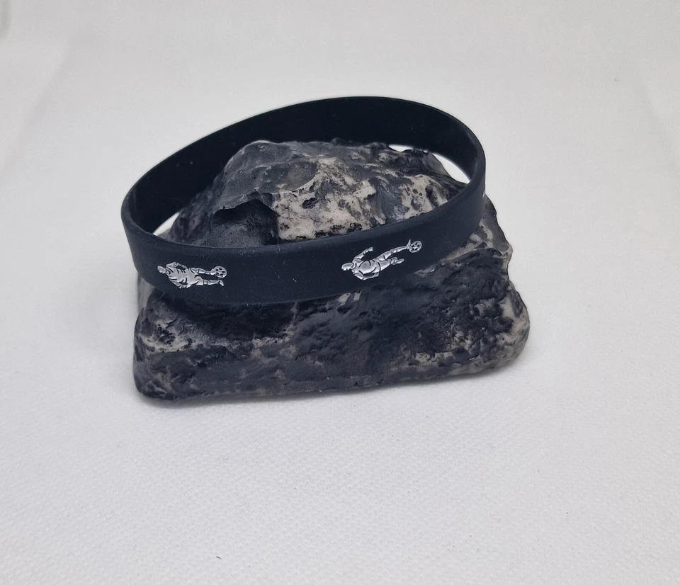 Fußball Armband Aus Silkon Sport Ball Silikonarmband Motivation Geschenk  - Bild 2 von 3