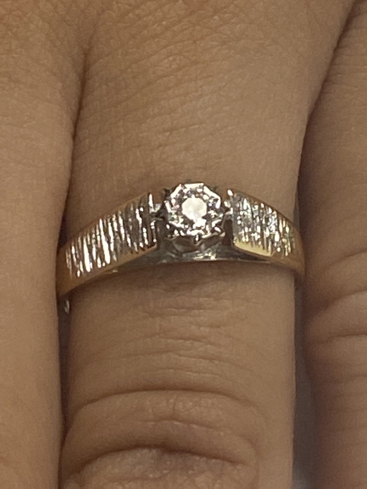 18k gold round diamond solitaire ring - image 9