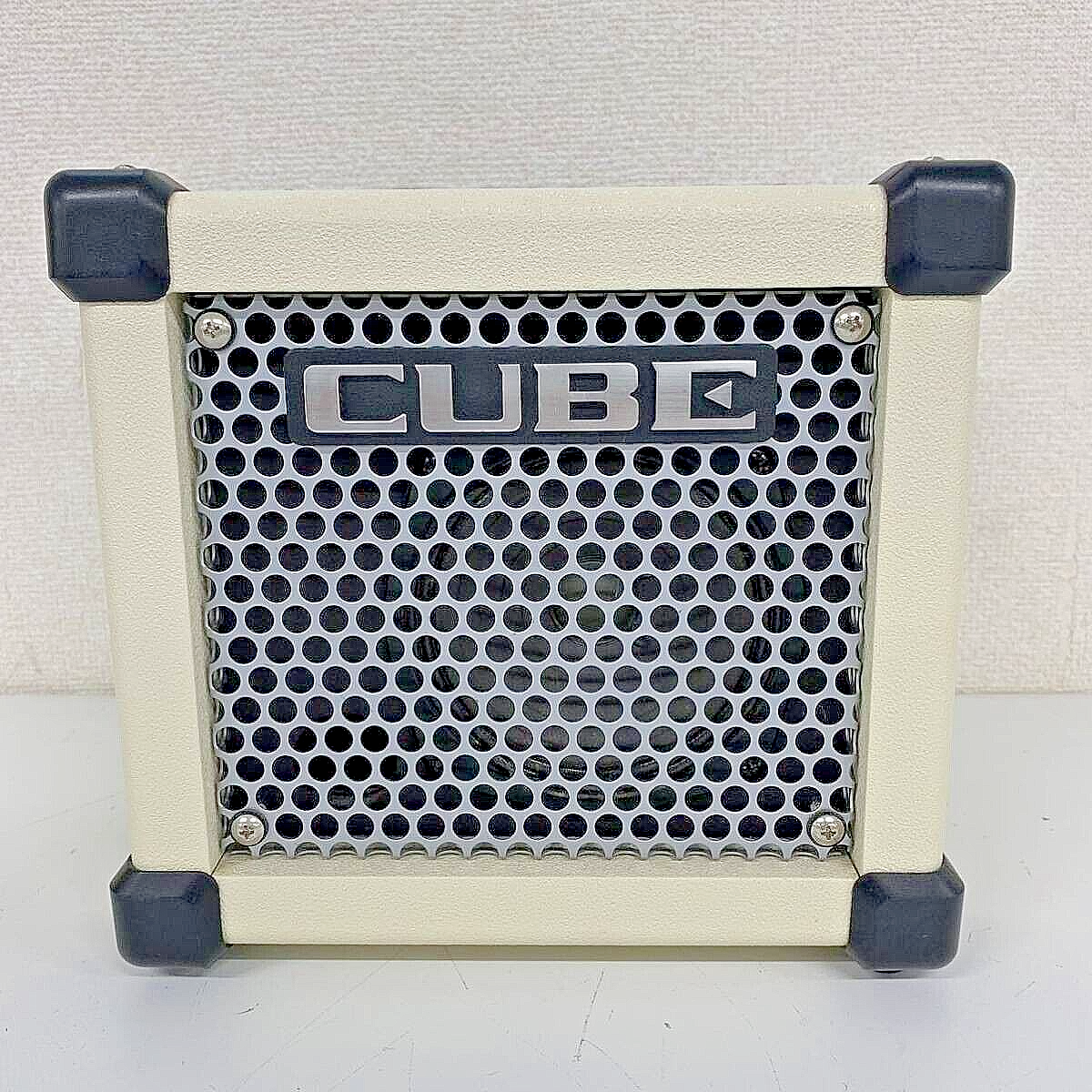 Roland Micro Cube GX M-CUBE Portable Guitar Amplifier White