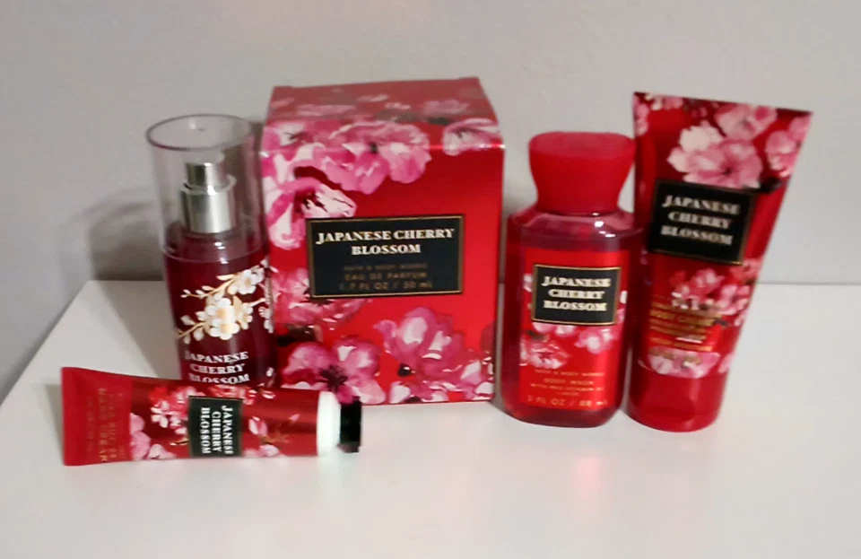 Mini conjunto e bolsa de presente Bath &Body Works Japanese Cherry Blossom eau de parfum 1,7 oz - Imagem 3 de 4