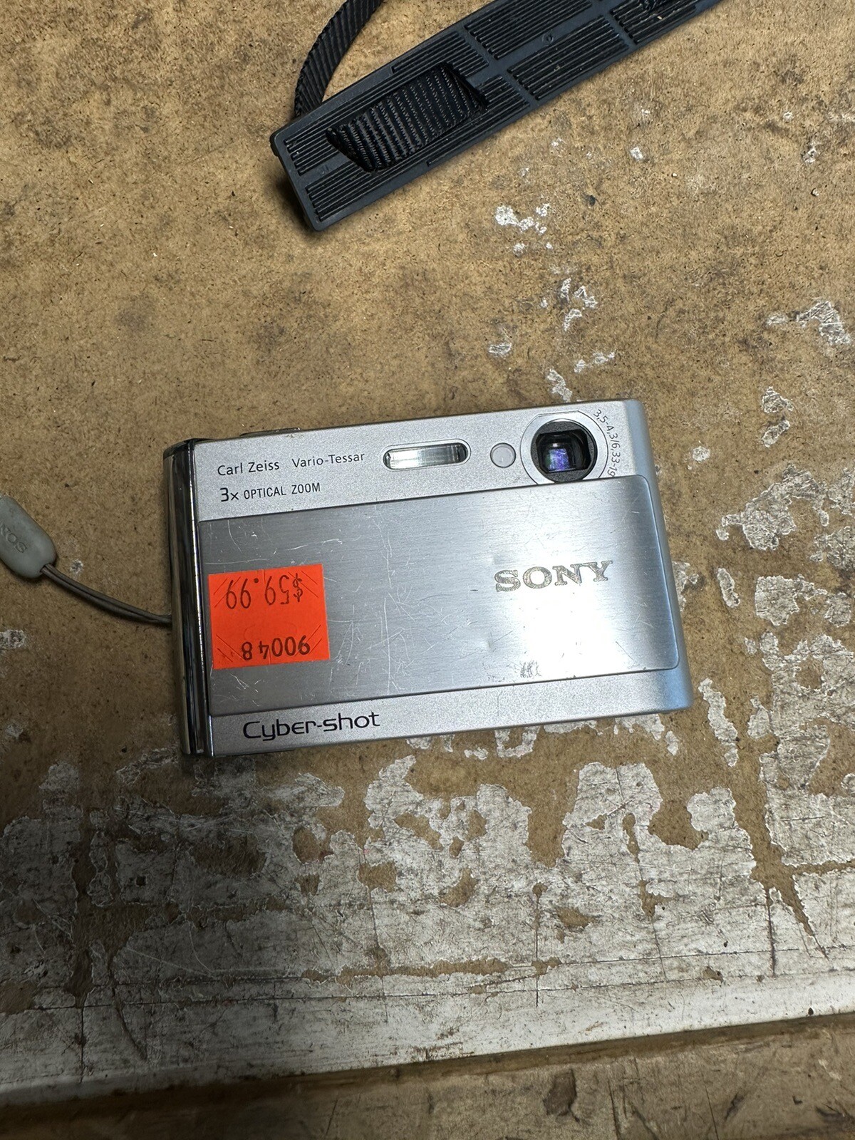 Sony CyberShot DSCT70 8.1MP Digital Camera Silver w/ Battery Tested
