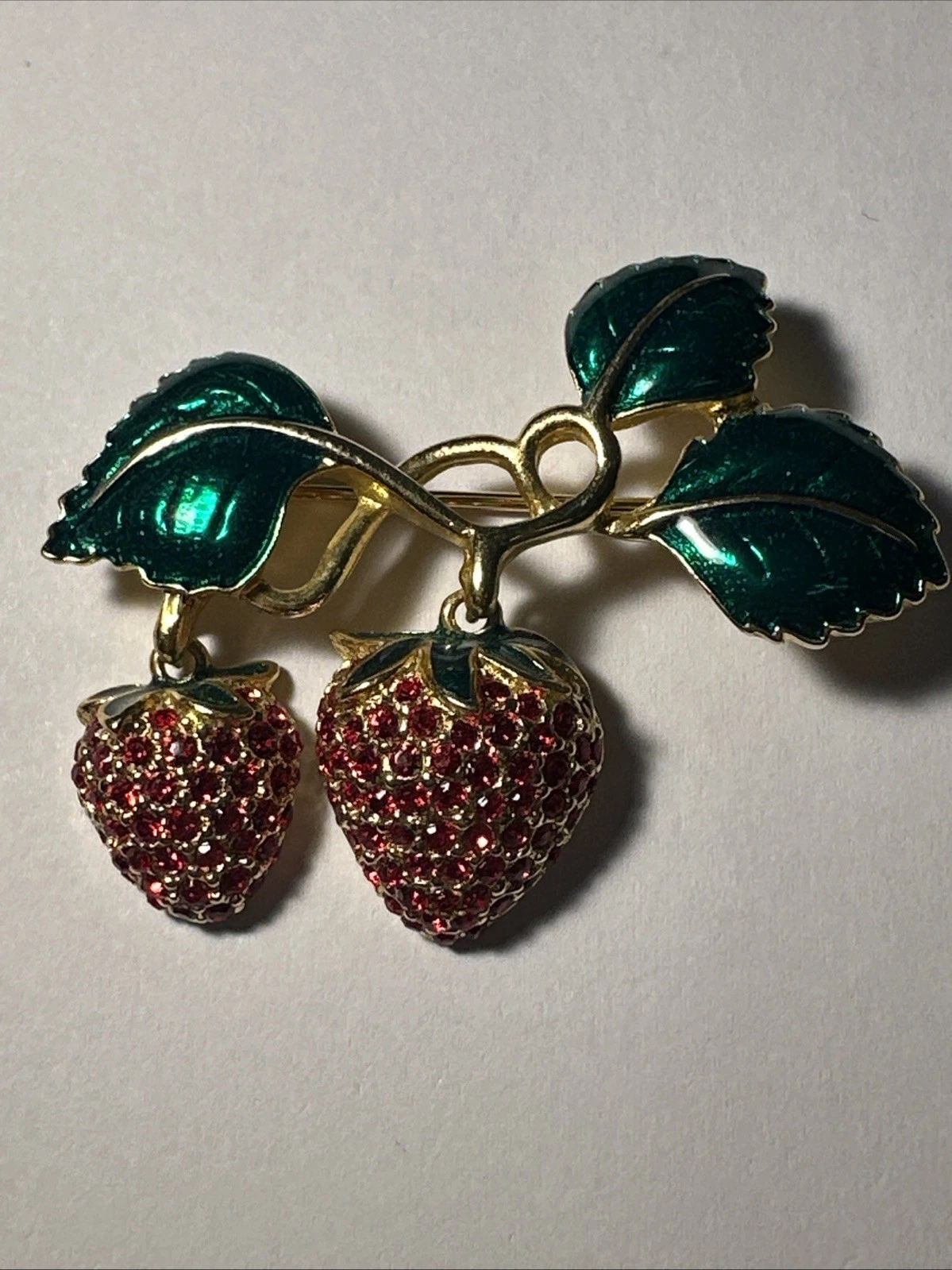 Broche Fraises Pendantes, Dorée Et Verte À Strass Rouge Bijoux Fantaisie