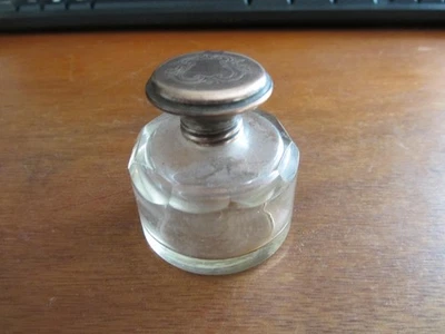 Flacon en cristal taillé et métal argenté 1900 - Photo 1/4