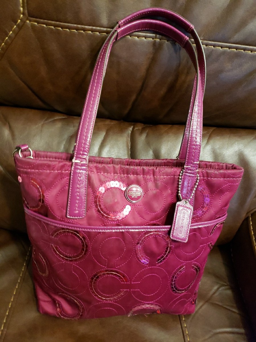 人気のUSED　BAG Coach Passion Berry Magenta Pink Sequin Signature C Shoulder Tote