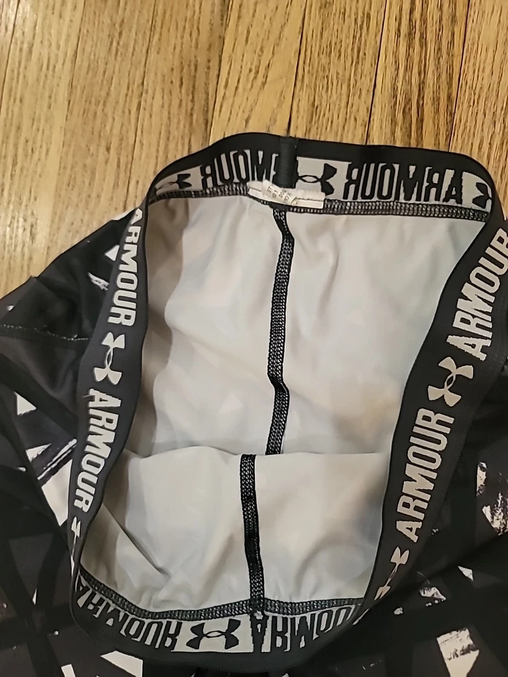 Under Armour Girls UA HeatGear Armour Printed Legging XLarge Black White 1271028 - Image 4 of 4