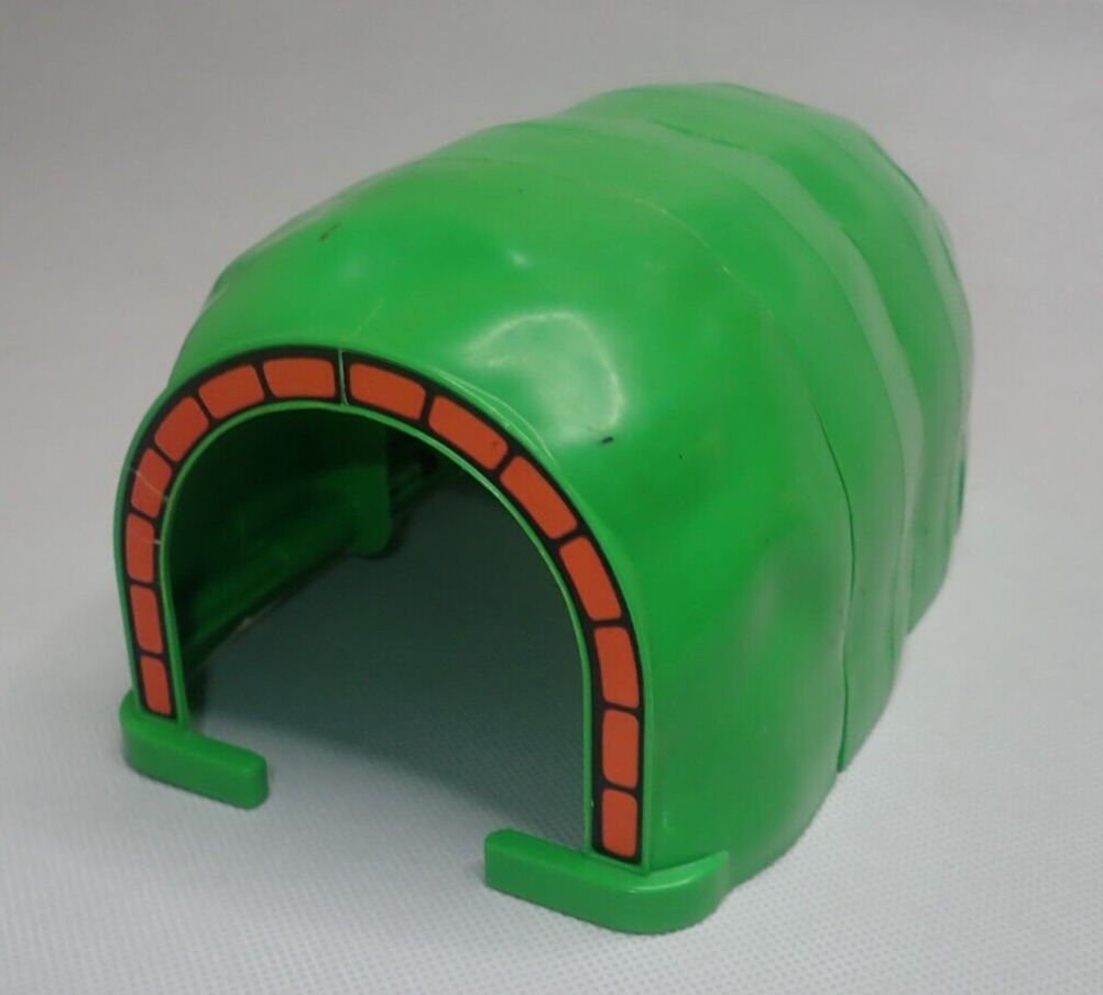 TOMY Thomas & Friends Trackmaster Tunnel, 4 Sections Thomas the Train Green