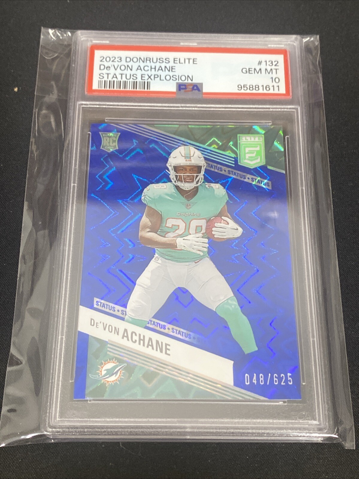 2023 Donruss Elite De'Von Achane Rookie Status Explosion Blue #48/625  PSA 10