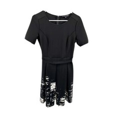 Elie Tahari Women’s 4 Black Scuba Dress Cityscape SS Fit and Flare Skyline