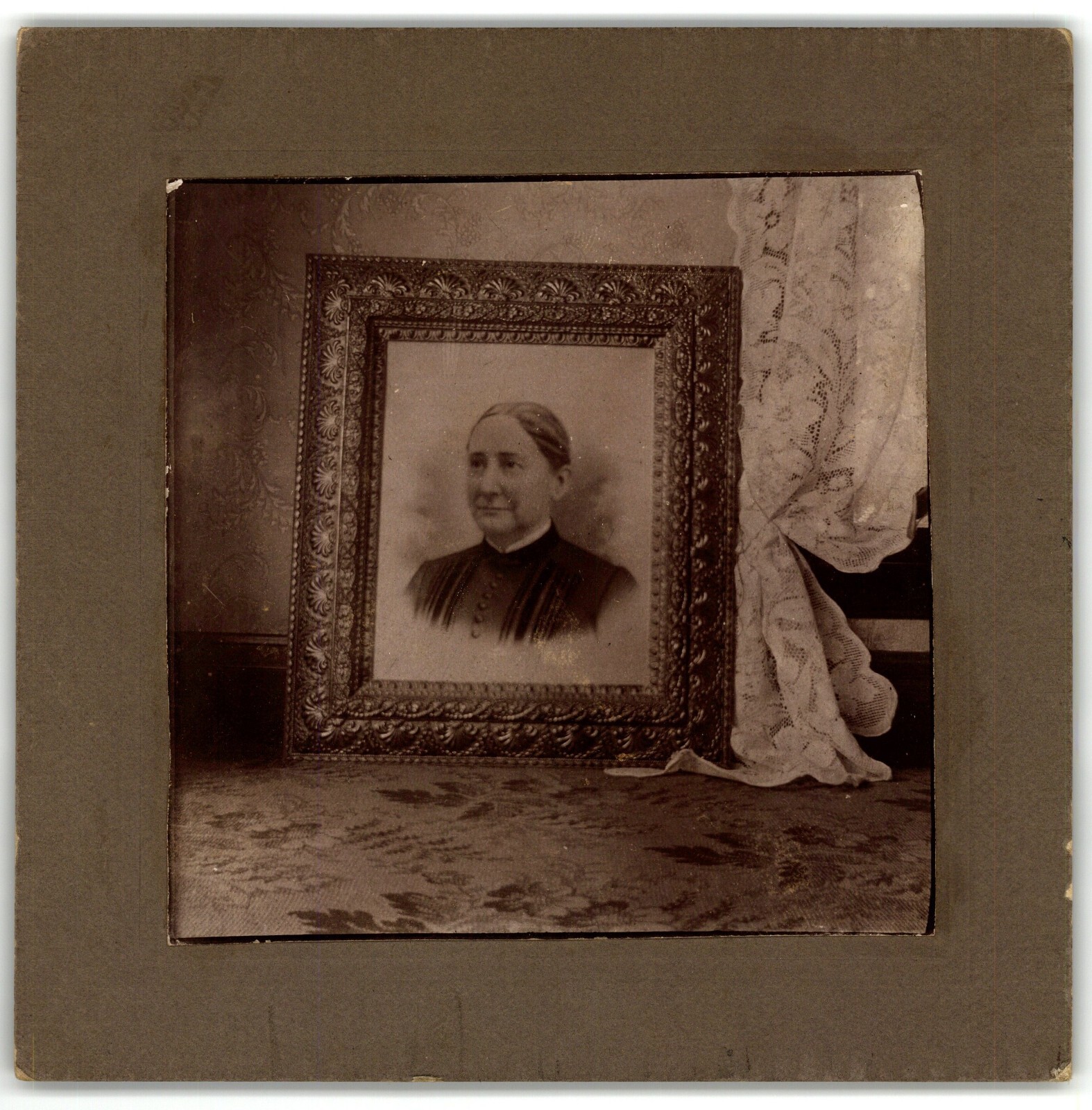 CIRCA 1900s MOUNTED BOARD PHOTO IN PHOTO OF LADY IN ORNATE FRAME IDENTIFIED