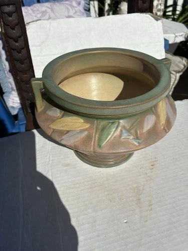 Roseville Futura Jardiniere 616-6 Tan 6" high x 9" wide 1928