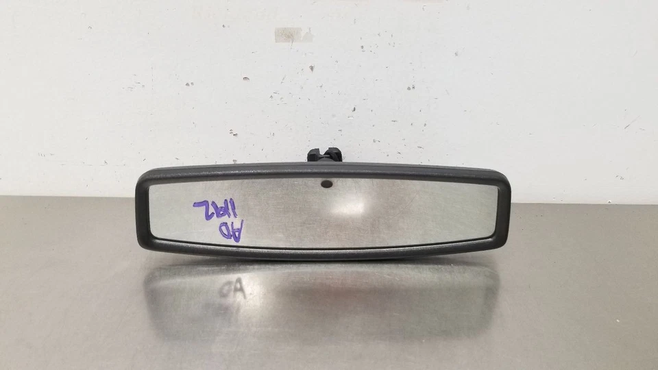 24 CHEVY SILVERADO 2500 INTERIOR REAR VIEW MIRROR AUTO DIMMING - Image 2 of 4