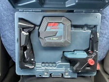 Bosch Self-Leveling Cross-Line Laser with Plumb Points - Green Beam (GCL100-40G)