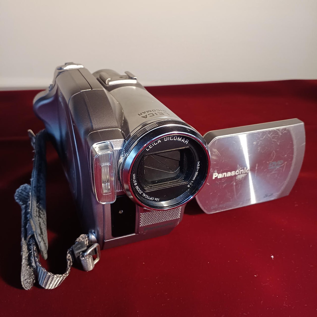 Panasonic ビデオ　　VDR-D300  No.1 Panasonic VDR-D300 DVD camcorder at Crutchfield