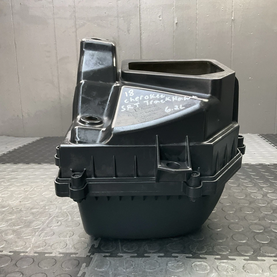 2018 Jeep Grand Cherokee Trackhawk SRT 6.2L Air Cleaner Intake Filter Box OEM - Image 4 of 4