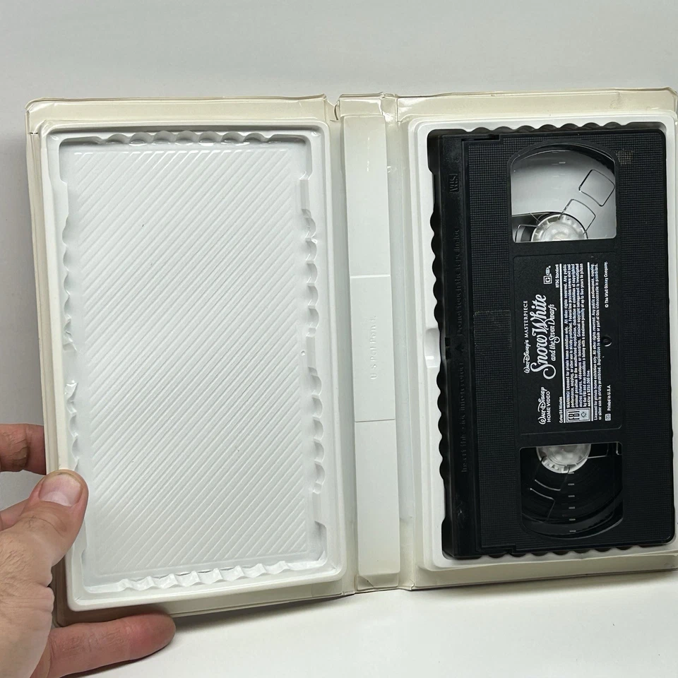 Snow White & Seven Dwarfs VHS Disney Video Tape Masterpiece Vintage Clamshell - Image 4 of 4