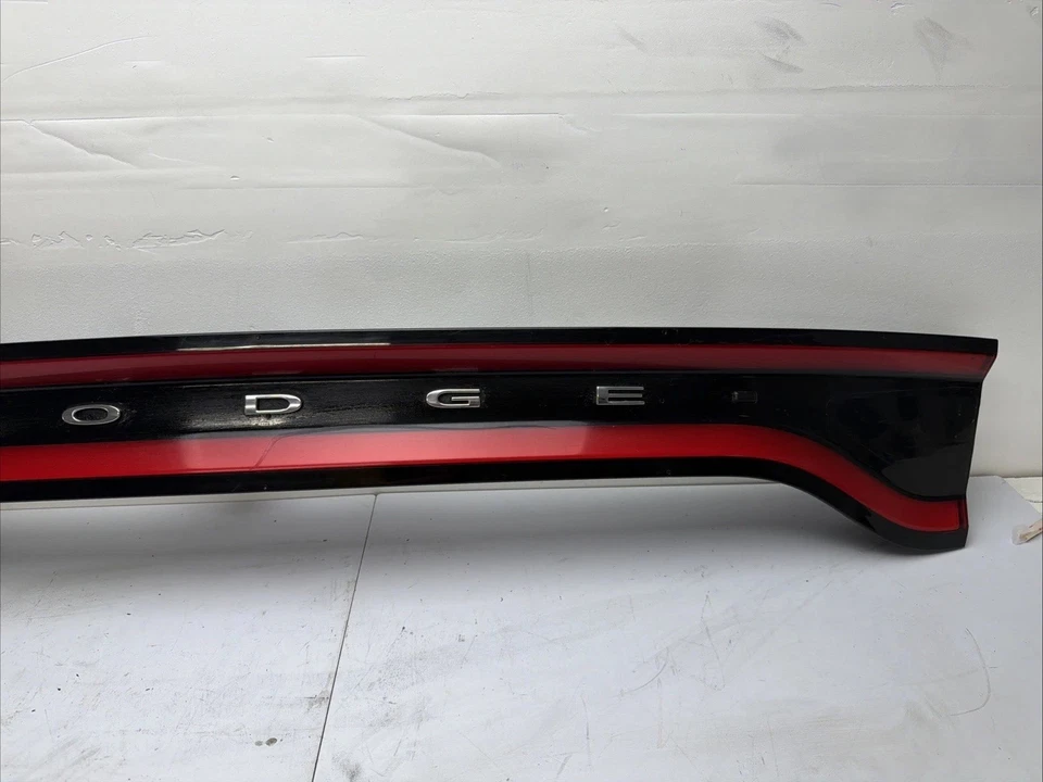 2015-2022 DODGE CHARGER REAR TRUNK CENTER LED TAILLIGHT OEM 094 (USED) Foto 3 de 4