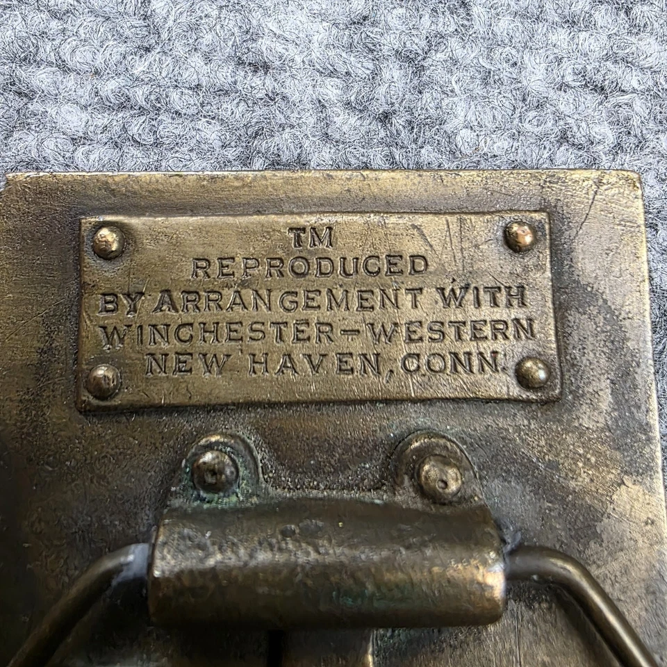 Hebilla de cinturón de latón vintage Winchester brazos repetitivos Western New Haven Conn EE. UU. Foto 3 de 4