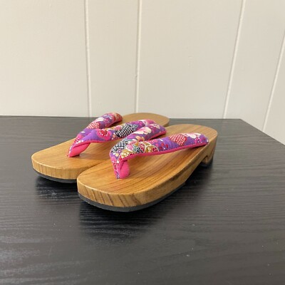 Japanese Women s Wooden Geta Sandals   Purple Floral Thong, Rubber Soles