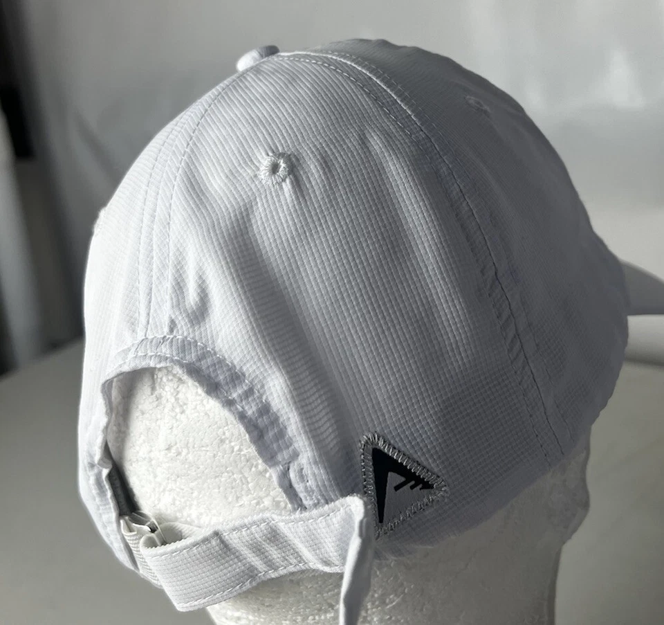 Gorra de Club de Golf Carolina Colores Ajustable Rendimiento Nueva Berna N.C. Logo Foto 3 de 3