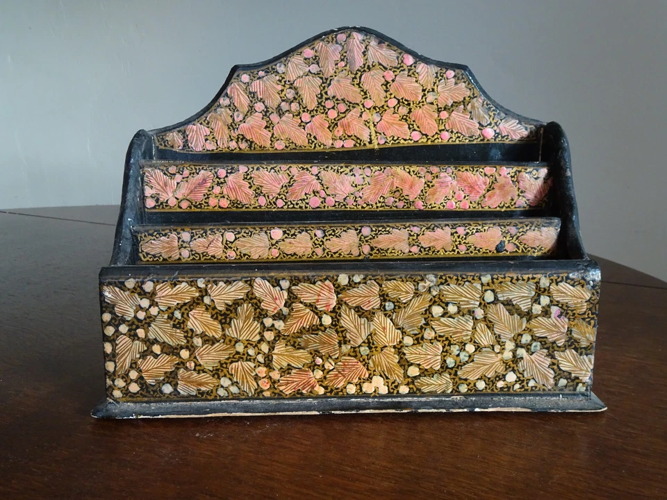 Rare ancien porte courrier en bois laqué XIXème - Photo 2/4