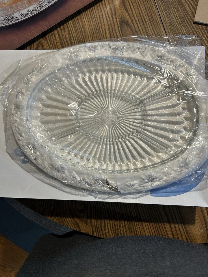 Silver Plated-Grape Design Tray-Heavy Glass Liner- EUC-Paul Revere Silver - Image 3 of 4