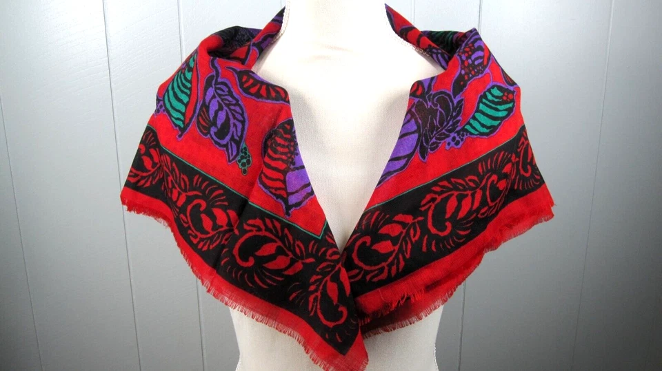 Bufanda Vera Rojo/Púrpura Estampado Botánico Algodón Cuadrado Bordes Deshilachados De Colección Colorido Foto 4 de 4