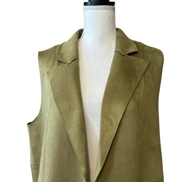 Chaleco plumero largo de gamuza sintética MAGASCHONI para mujer talla grande verde salvia Foto 2 de 4