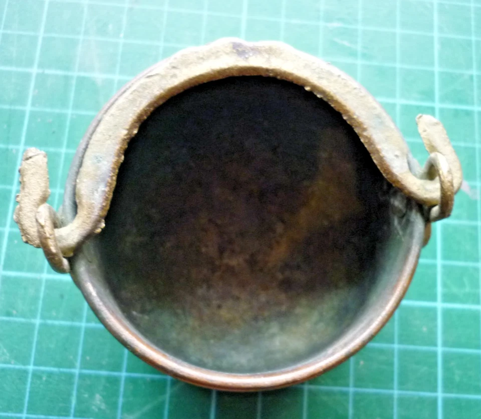 - PETIT CHAUDRON en CUIVRE - diam 7 cm h 3,5 cm ancien  TB - Photo 2/4