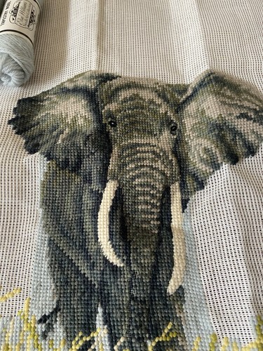 Elsa Williams Elephant Canvas 22.5" x 17" Vintage MCM Partially finished Read - 第 3/10 張圖片