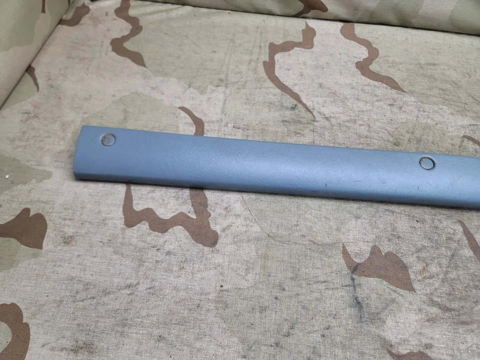 Pontiac Fiero 1985-1988 panel de moldura de puerta inferior OEM forma L lado derecho derecho del conductor Foto 4 de 4