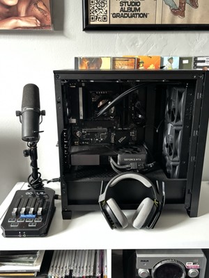 Gaming PC with Accessories