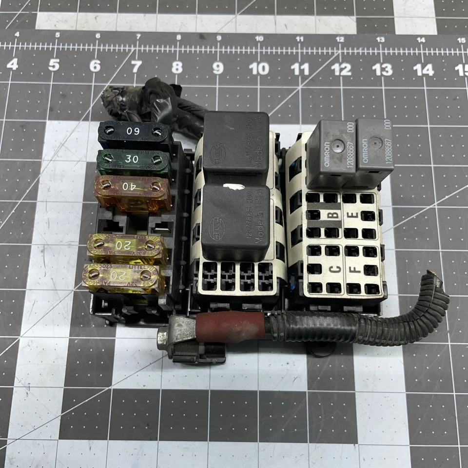 1995 Buick Riviera Engine Compartment Fuse Box Relay Junction Block - Image 3 of 4