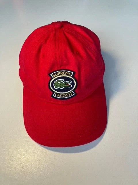 SS18 Supreme x Lacoste sergé 6 panneaux chapeau rouge neuf avec étiquette