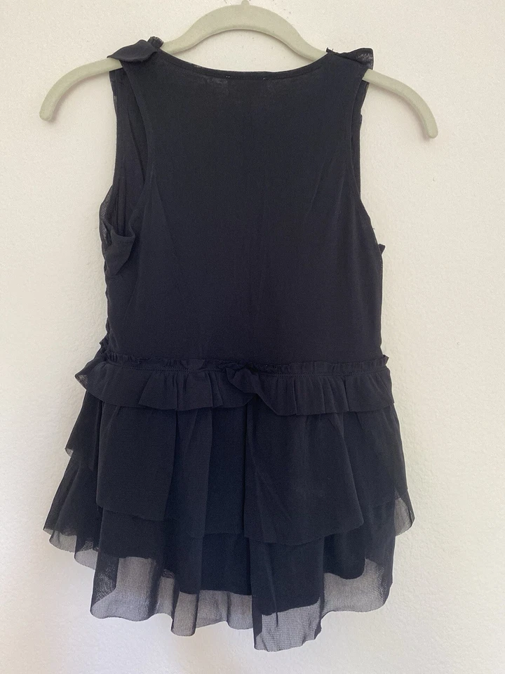 Blusa Deletta Anthropologie preta de náilon malha em camadas com babados Amaris pequena - Imagem 2 de 3