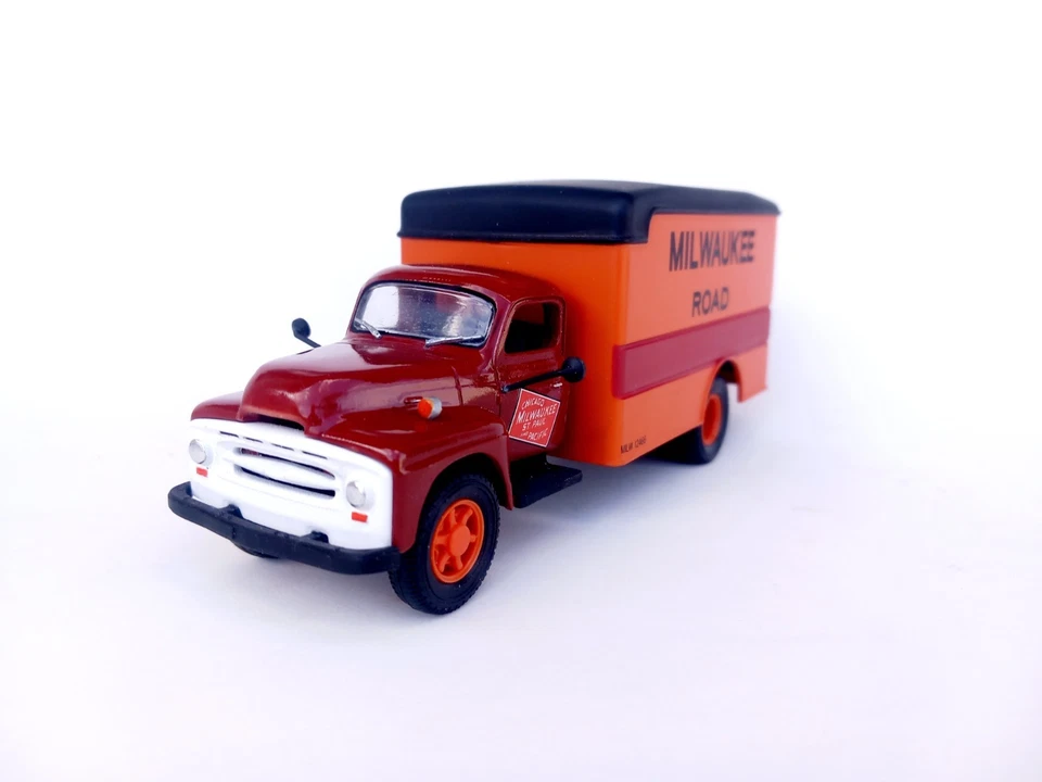 Camión International R160 1953 impreso en 3D escala 1/50 O hecho a mano kit personalizado bash Foto 2 de 4