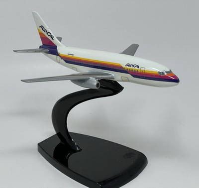 Vintage Air Jet Advance Air Cal Airlines Boeing 737  1:200 Scale Model Airplane.