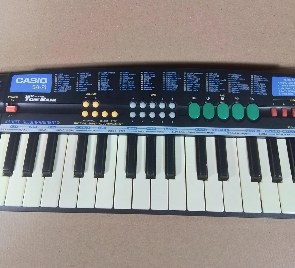 Vintage Casio SA-21 Tone Bank Keyboard Working Piano Electrónico Órgano Musical - Immagine 4 di 4