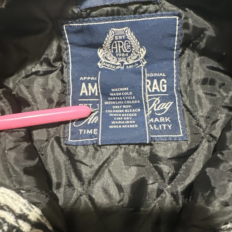 Chaqueta American Rag Talla Pequeña Buffalo Cuadros Blanco y Negro Cierre a Presión, Bolsillos Foto 3 de 4