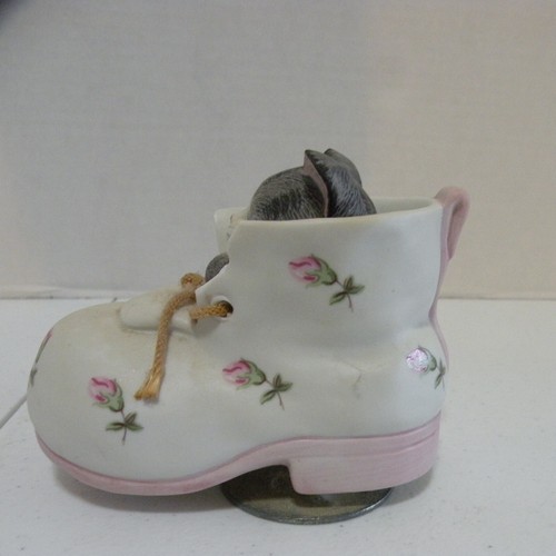 Caja de música giratoria vintage Mann cerámica zapato gatito rosebuds Japón 1982 - Imagen 3 de 16