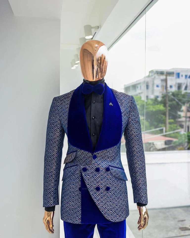 Trajes de Terciopelo Floral para Hombres Calce Ajustado Chal Solapa Doble Pecho Chaqueta Pantalones Personalizados Foto 4 de 4