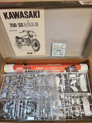 Maquette à Monter Moto Kawasaki 750-SS MachIII 1/8 - Kit Nagano