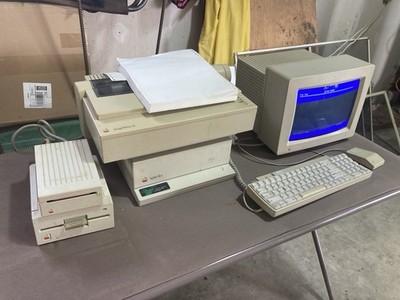Apple Apple IIgs Woz Limited Edition Home Computer w/ AppleColor RGB Monitor