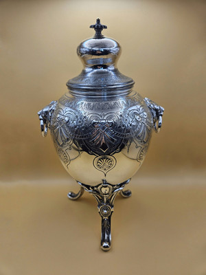 Antike viktorianische versilberte Teeurne von Edward Stillwell & Sons