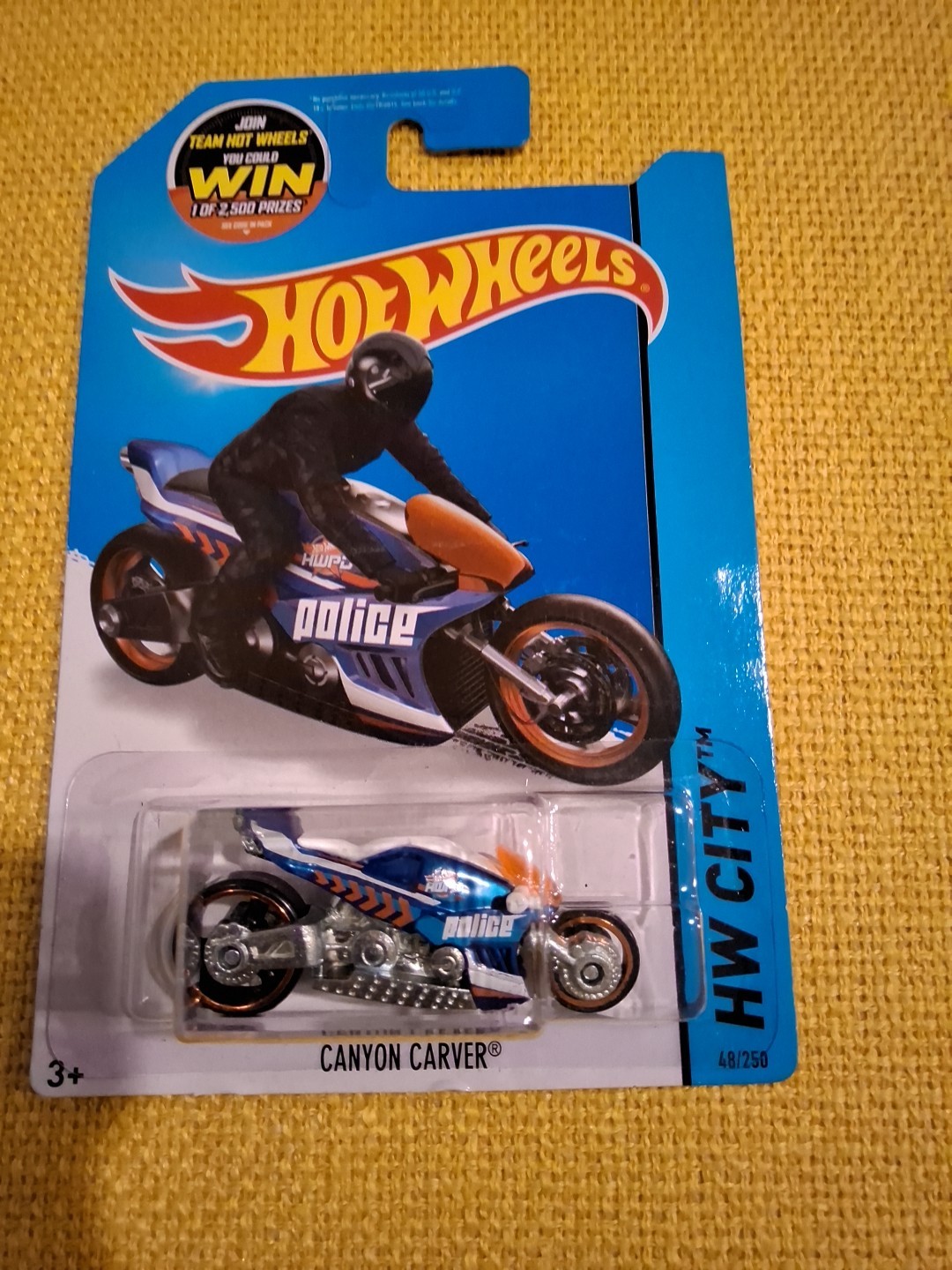 Hot Wheels - Canyon Carver Police  2013